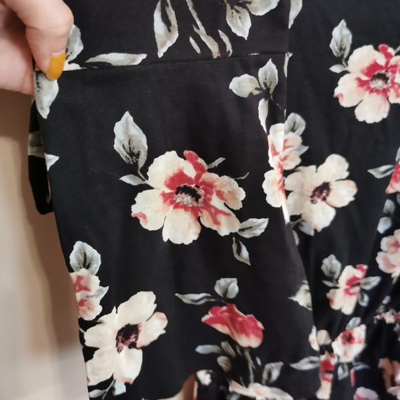 Kendall & Kylie romper, bnwt, size M - Picture 5 of 8